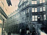 Aufnahme des besetzten Volksfreundhauses. Eine Hakenkreuzfahne auf dem Turm. Foto: Stadtarchiv Braunschweig H XVI: H III 1f / 1933.