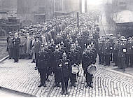 Aufstellung der Belegschaft der MIAG zum Auszug am 1. Mai 1933. Foto: Sammlung Löffelsend