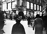 Privater Schnappschuss der zerstörten Fenster beim Kaufhaus Adolf  Frank im März 1933. Foto: Arbeitskreis Andere Geschichte